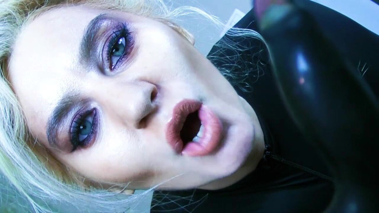 Goddess Celine: Hasta la vista, ragazza!
