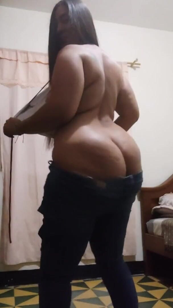 Vanne_sexy87: alone at home I masturbate before someone arrives more