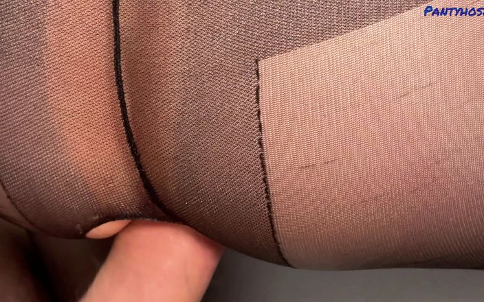 Pantyhose me porn videos: Caliente gilf en pantimedias negras follada anal por semental
