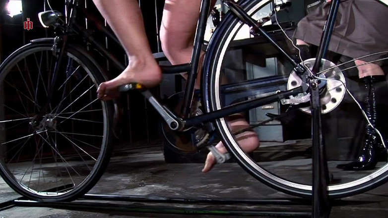 Inquisition and prison world: Melanie - Health Check and Fitness Training for a Chubby Girl...