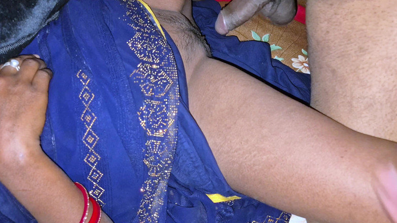 ExcitedWomen: Indyjski Desi gorąca para jebanie w Mightnight i spust wewnątrz żony...