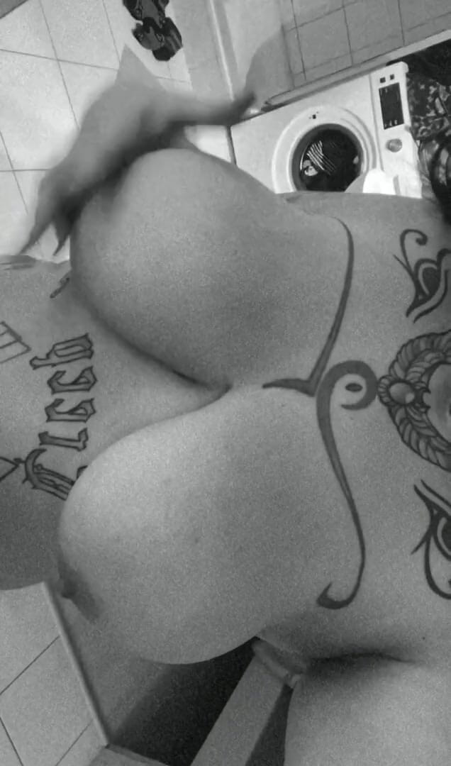 BossAssBiX: Squeezing big titties