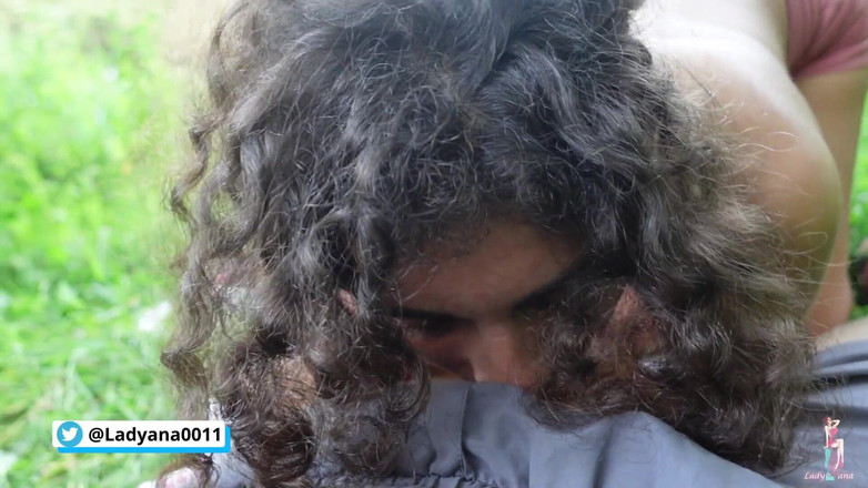 LadyAna: मैं एक इतालवी लड़की को चोदता हूं जो बड़े लंड पर फुहार छोड़ना पसंद करती है