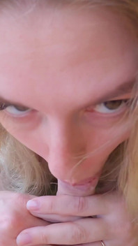 Blondine met grote kont berijdt mijn lul!