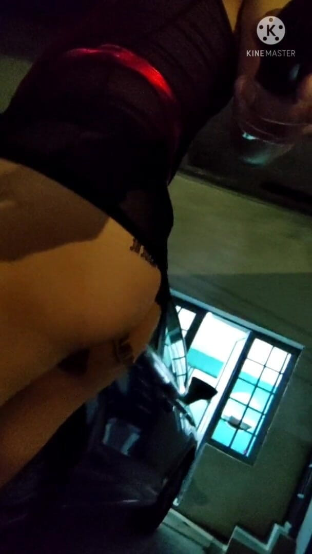 Traviezisha: Banci Crossdresser Dalam Kesucian Berjalan Di Jalan-Jalan Pada Waktu Malam...