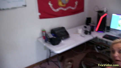 Ms Paris and Friends: Šukání sexy sekretářky