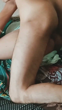 Desi Stepmom in Green Sari Hot Fuck. Indian Village Sex.