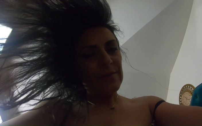 MilfyCalla: Memekku lagi sange berat hari ini!