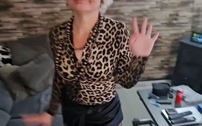 Sofy13: MILF mature sexy en cuir