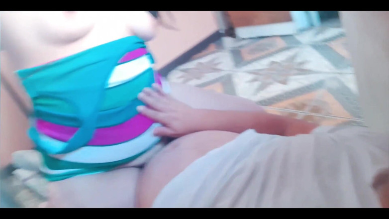 BBW Kelly Mom: 配管工は私の膣に精液を残しました。浮気のBBWが彼氏がいない時に配管工とセックスする