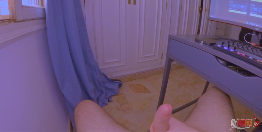 OlxRedFox: 一个不忠的妻子。继母在深喉口交和吞精后进入她继子的车。你继母的秘密