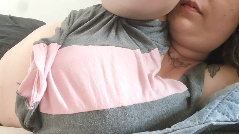 alucidfever: 母乳を出すために胸を準備する(話さずに)