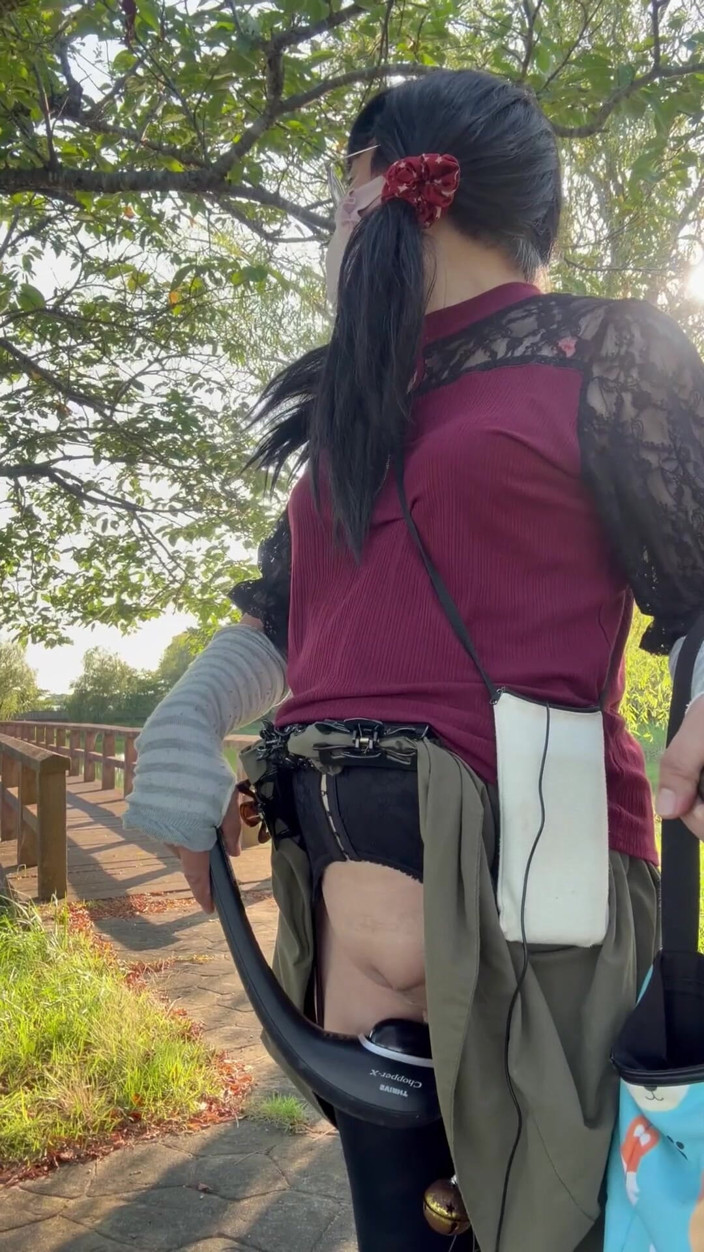 megu2002: No. 288: Masturbating with an Electric Massager in the Park