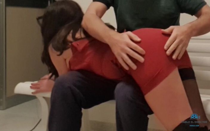 Pabloeldirector: 집에 늦게 와서 큰 수업을하는 의붓 딸