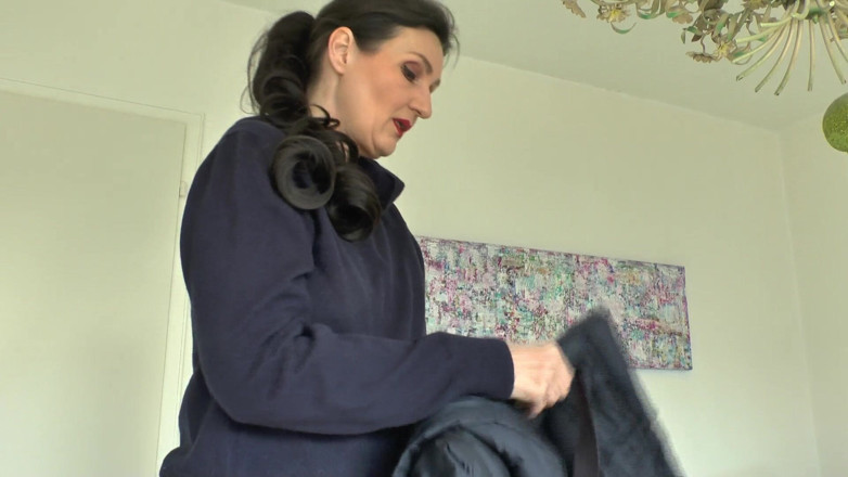 Lady Victoria Valente: Тест на блискавку на темно-синьому пальто, леді Вікторія Валенте
