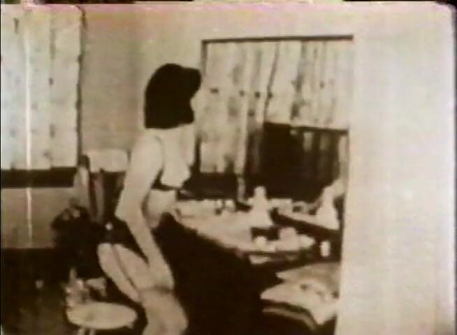 Alfacontent: Retro-schlampen teilen schwanz in reverse-gangbang-action