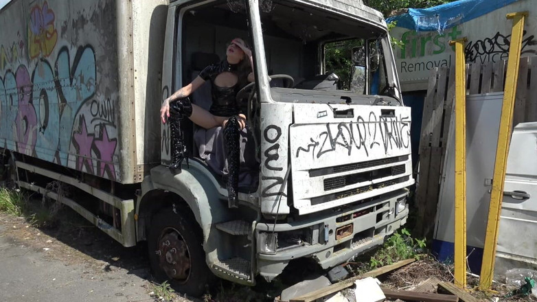 Lady boss: Trials - Tôn thờ ủng