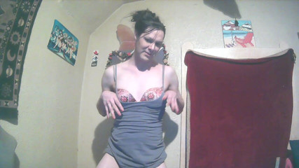 sillymillie4: La sciocca millie prova le mutandine per te