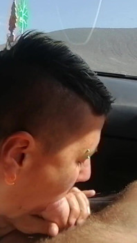 Una mamada rápida en nuestro coche