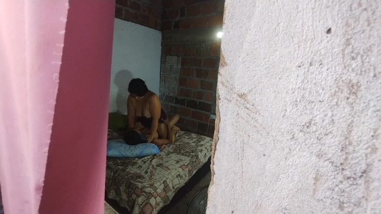 Adribella69: Văd curva mamei mele vitrege futându-l pe prietenul tatălui meu...