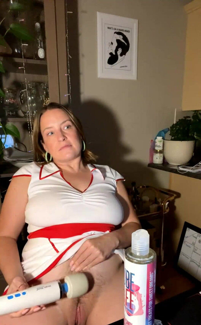 Avril Showers: 라이브 스트리밍에서 매직 지팡이 섹스!