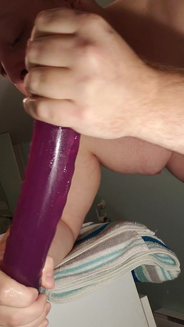 Charlieboy69: Gola profonda con un dildo