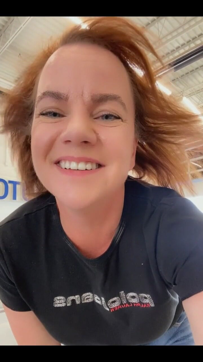 Ms Amanda: Kira-kira ini lebih enak kalau pakai bikini