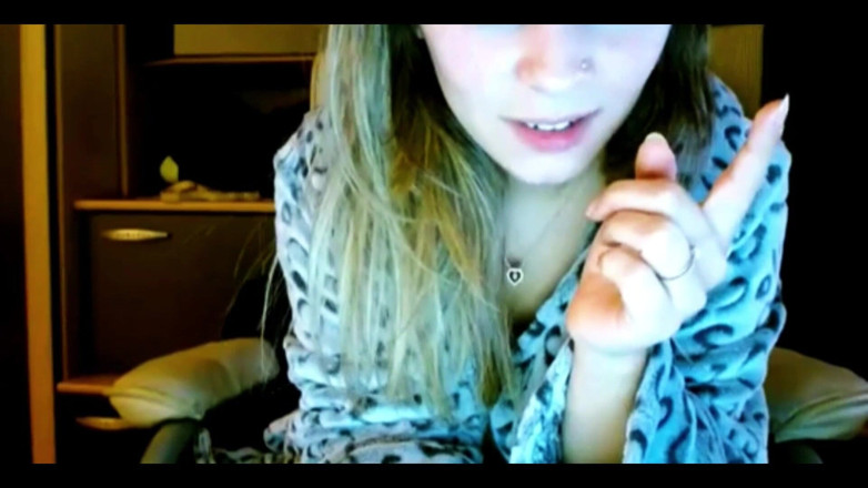 Sexydea: Hot Sexydea Fingering Herself on Live Webcam