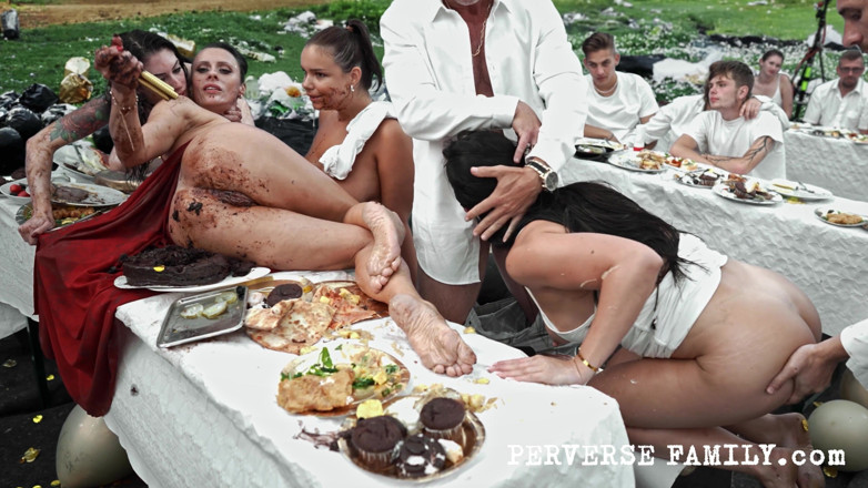 Perverse Family: Perverse Family 59.3: Pelayan berbulu dikongkek dubur keras