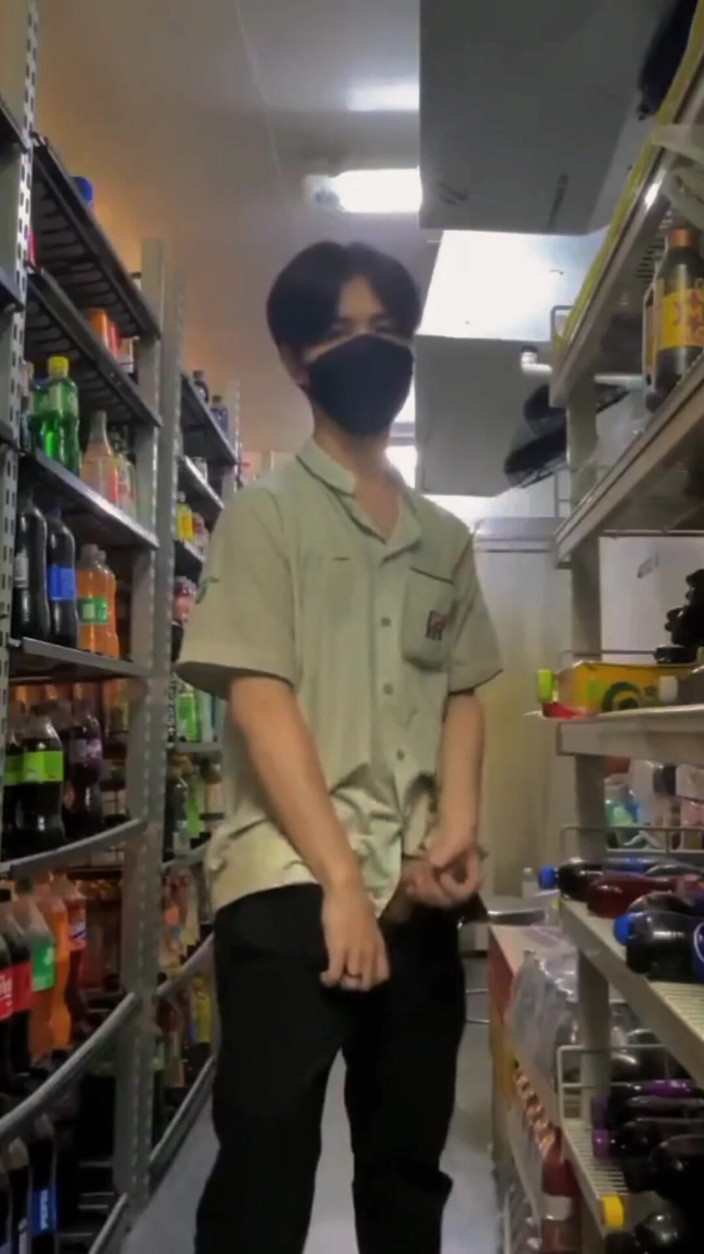 Louswee: Belanja Santai, Pikiran Nakal