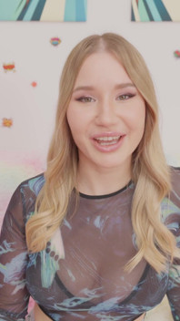 Amalia Davis îi place să se joace cu vaginul ei