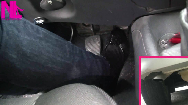 Nyllady: Revving cu ejaculare în balet negru