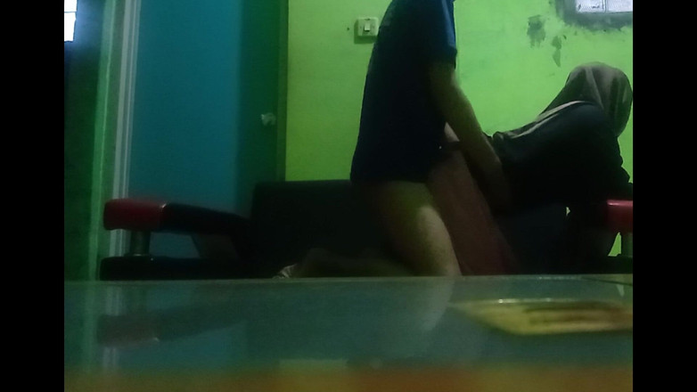 Famly sex: Tôi gần như phát hiện ra khi tôi đụ âm hộ của...