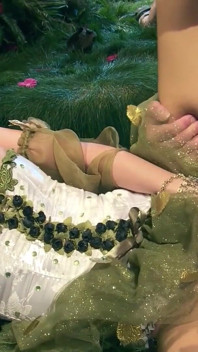 ¡Criaturas sexy del bosque aparecen de la nada para una mega cogida!