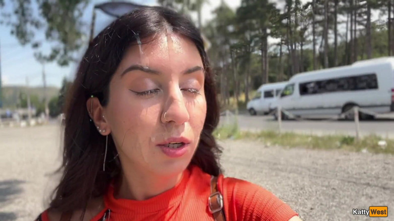 Katty West: Pipe en public dans les buissons avec un inconnu et...
