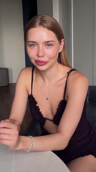 Sesi masturbasi dan sepong kontol hot bareng californiababe