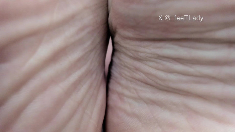 Feet lady: Kırışmalar