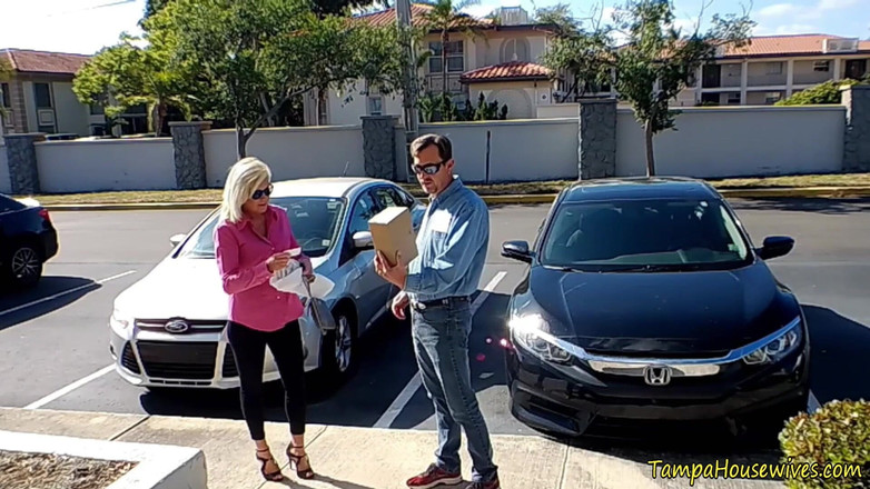 Ms Paris and Friends: Keuntungan Dari Sopir Pengantar Barang