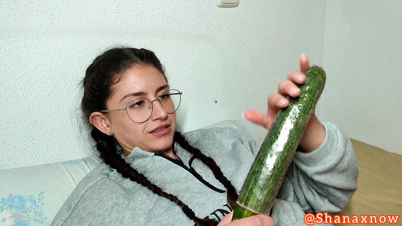 Shanaxnow: Only Members Cucumber Masturbating