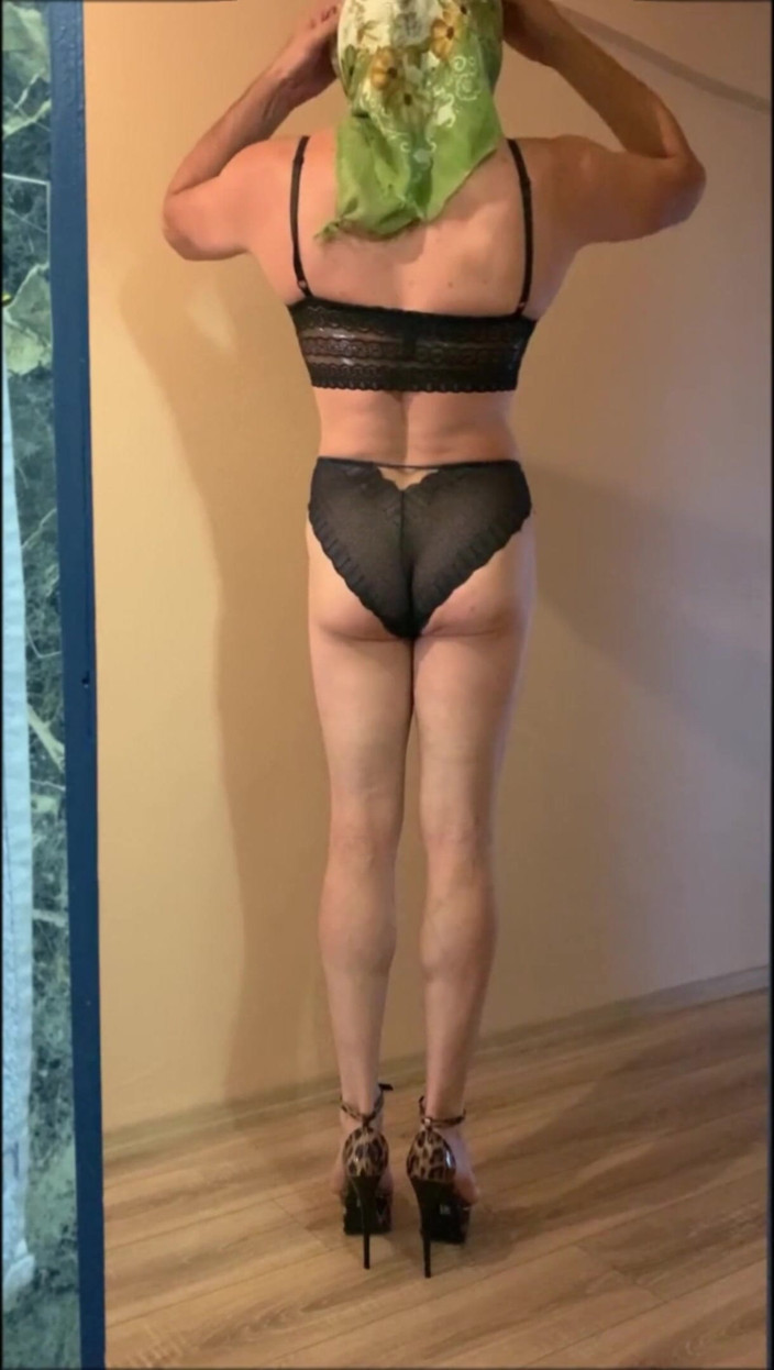 cd_aysemmm: Pantat besar dan femboy zakar mini