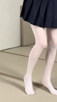 Bras droit combiné à un binding inversé de style japonais et des jambes pliantes pour une suspension semi-suspendue