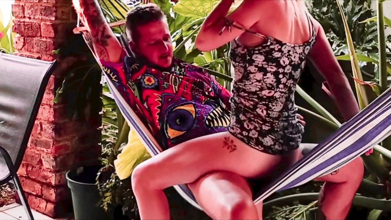 Bigjoefuckalott: Soirée fun hawaïenne, Hawaii Tati