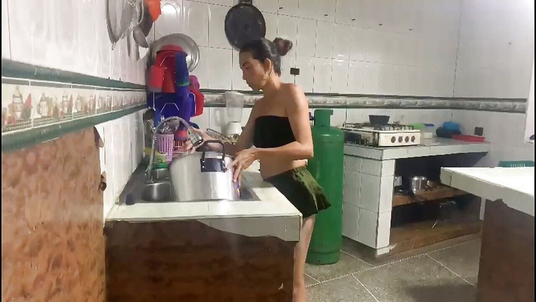 catalinagrande: मैं दूसरी लड़की के साथ एक अपार्टमेंट साझा करता हूं जो बहुत कामुक है और अभी भी उसके साथ है