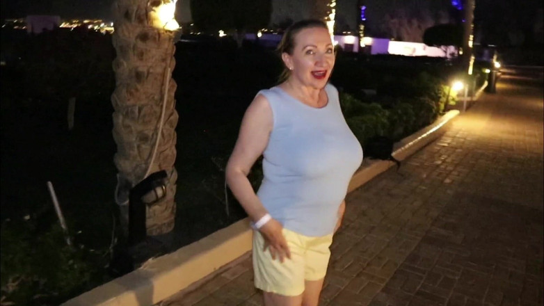 MariaOld: 熟女在公园里和陌生人调情并带他回家