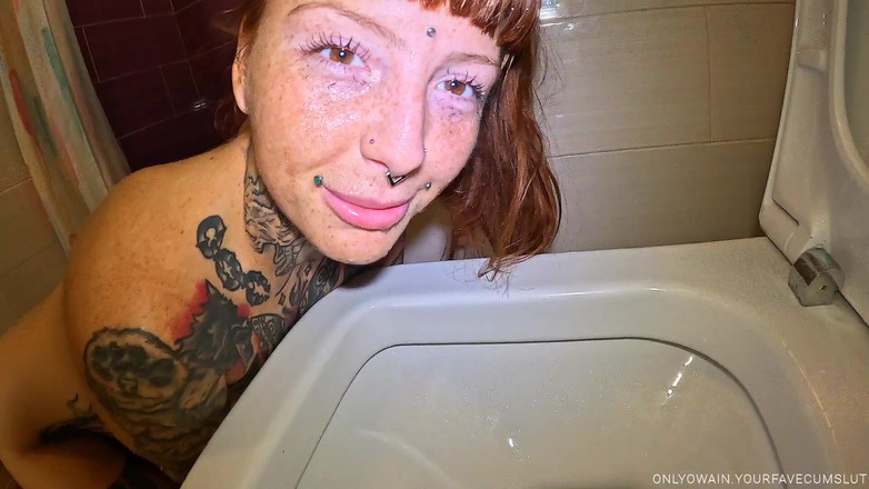 Yourfavecumslut: Una troia affamata di piscio viene usata