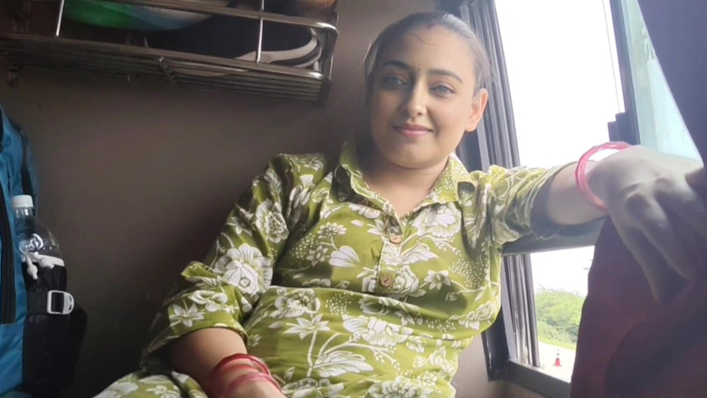 Khushboobhabi: Ein Bhabhi ging irgendwo allein im bus, ich ließ sie...