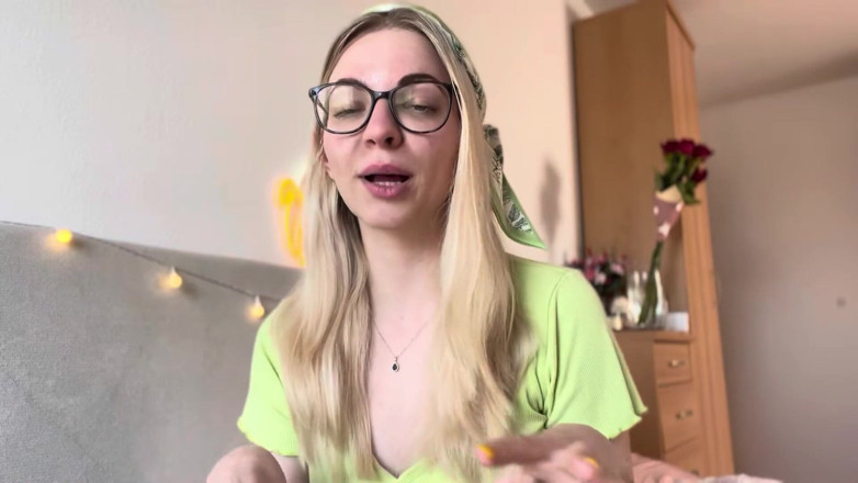 Goddess_Bella_Rae: Waterpark Ball Busting Story
