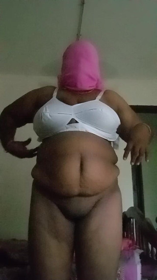 Bedroom: videa z Vid20230804171546.mp indické ženy v domácnosti v ložnici