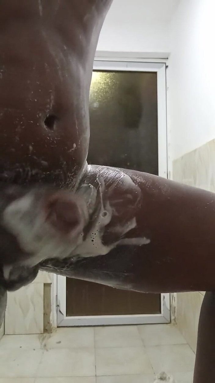 Sexyjayla254: Sexyjayla254 xuất tinh trong phòng tắm