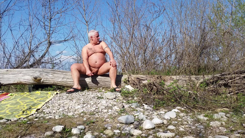CiccioloBrizzolo: O pipi plăcută în aer liber
